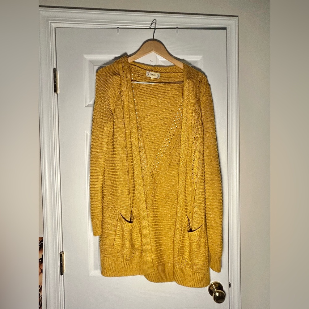 Mustard cardigan - form fitting